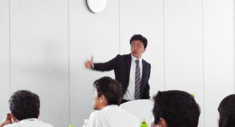 第二部の講演を担当した高橋孝一マネージャー
